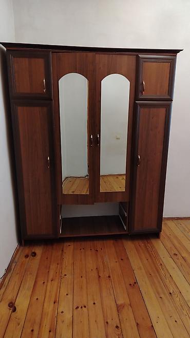 Taxta şkaf – güzgülü, çoxbölməli - Material: tünd qoz rəngli lalafo.az -da Taxta şkaf – güzgülü, çoxbölməli - Material: tünd qoz rəngli