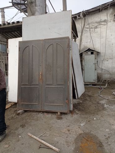 ev qapısı: Darvazalar, Həyət üçün, İşlənmiş