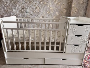 раритет мебель: Манеж керебет, Колдонулган, Комоду менен, Жыгач