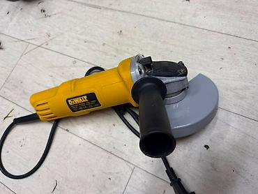 Углошлифовальная машина (болгарка) DeWALT - Компактная сетевая УШМ с