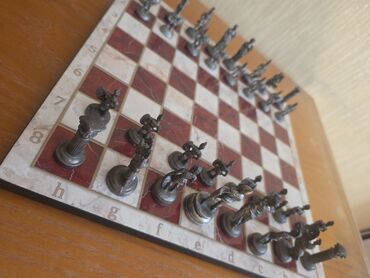 Maskalar, eynəklər: Tematik şahmat dəsti – “Qədim döyüşçülər” - Taxta: mərmər naxışlı