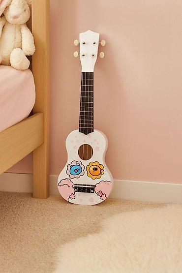 patike under armour: Ukulele drvena gitara za decu sa 4 najlonske žice i trzalicom – — 4