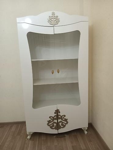 Şüşəli dolab vitrini, İşlənmiş