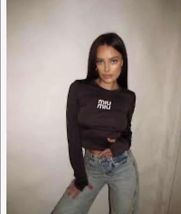 Crop top majica kao nova