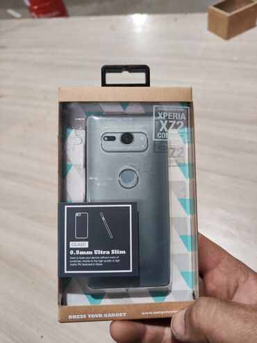 бронированый телефон: Чехол прозрачный на Xperia xz2 compact 400сом Аккумулятор на Xperia