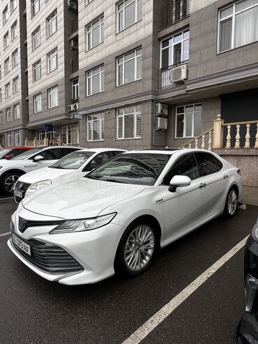 Toyota: Toyota Camry: 2018 г., 2.5 л, Типтроник, Гибрид, Седан