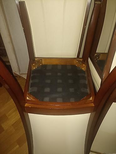 Yemək otağı üçün taxta çərçivəli, krem rəngli eko‑dəri üzlü 8 ədəd