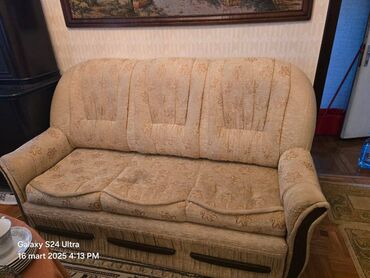 antikvar mebel: Antikvar mebeldir, təmiz taxtadandır və divan və kreslo