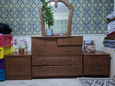 деревянные прикроватные тумбочки: Туалетный столик, С зеркалом, цвет - Коричневый, ЛДСП