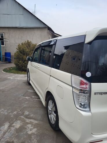 Honda: Honda Stepwgn: 2010 г., 2 л, Автомат, Бензин, Минивэн — 15