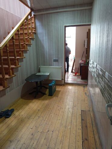 Uzunmüddətli kirayə evlər: Xırdalanda 7 saylı məktəbin yanında tola çox yaxın 2 Mərtəbə 3 otaq — 16