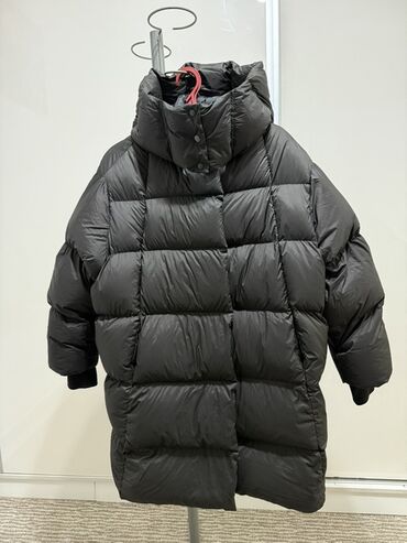 стильная верхняя одежда больших размеров: Объемный зимний пуховик, цвет графитовый/черный. - Длина ниже бедра