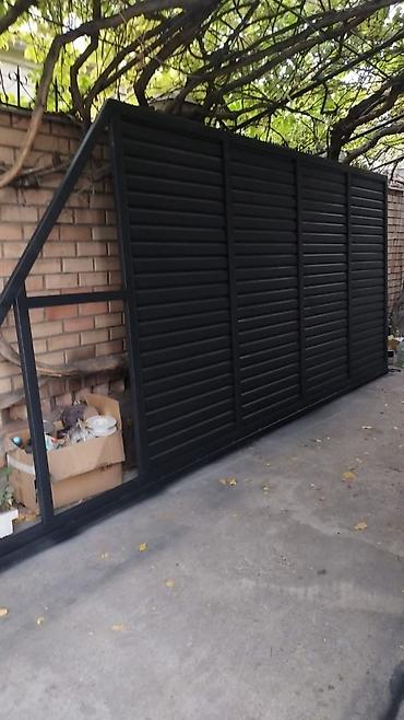 Распашные ворота: Металлические ворота с декоративными панелями .Ферма и навесом любой — 45