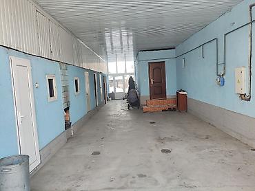 Продажа коттеджей и домов: Продается дом. Фасад здания утеплен и выполнен в ярком оттенке, что — 4