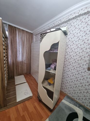 ucuz sfanerler: Şkaf
Polka
Servant
şüşəsi qırılıb