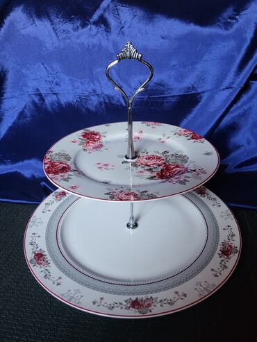 Kuhinjski setovi: Nov porcelanski vintaz,etazer. Porcelanski etazer,sve na njemu odsjaj — 1