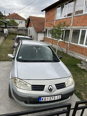Renault Mégane II, trovratni hatchback, siva metalik boja. Srpske