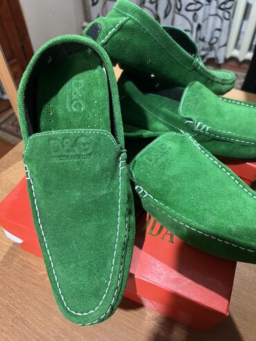зимняя обувь мужские: Продам мужские макасины 43 размера, новые, замша. 6000 сом. Торг