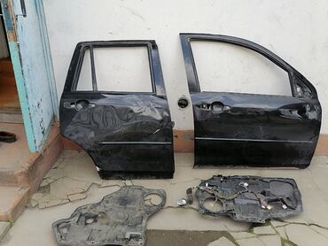 кузов демио: Задняя правая дверь Mazda 2003 г., Б/у, цвет - Черный,Оригинал