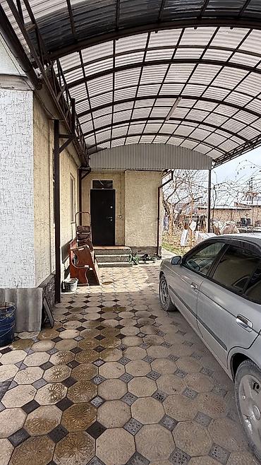 Продажа коттеджей и домов: 🏡 Продаётся дом в районе Ак-Босого ж/м 📍 Улица Чуй Просторный жилой — 1