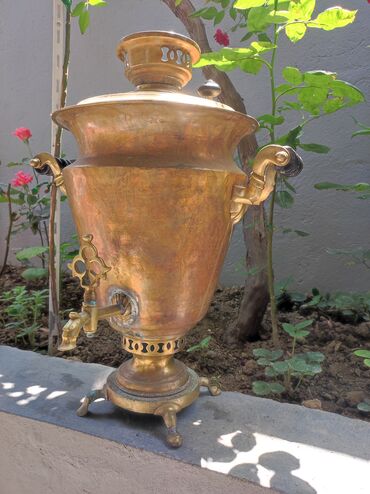 samovar altı podnos: İşlənmiş Od Samovar, 4 l, Ünvandan götürmə