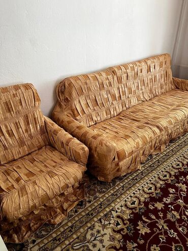 диван красный: Продаю диван с креслами Надежда! Отличного качества !