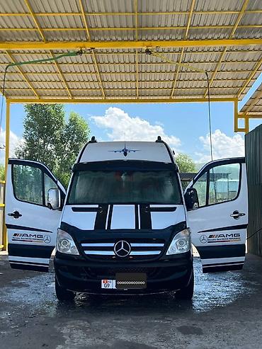 Mercedes-Benz Sprinter — грузопассажирский фургон с высоким кузовом