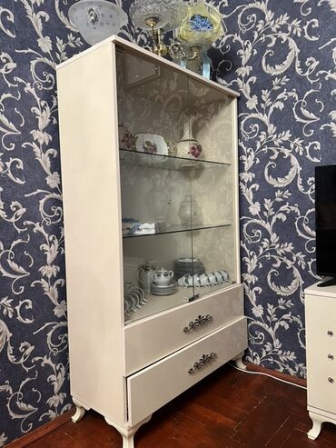 Mebel: İşlənmiş, Açılan, 1 qapı Düz dolab, Servant