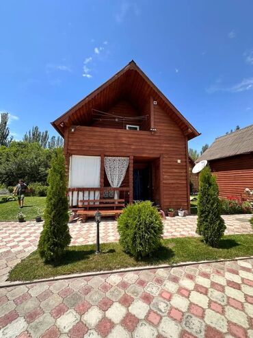 дом арча бешик ак орго: Коттедж, УЮТ ДВОР Кара-Ой (Долинка), Балдар аянтчасы, Унаа токтотуучу жай, унаа туруучу жай, Коргоодогу аймак