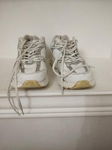 Krossovka ve ketlər: Ölçü: 38, rəng - Ağ, İşlənmiş — 3