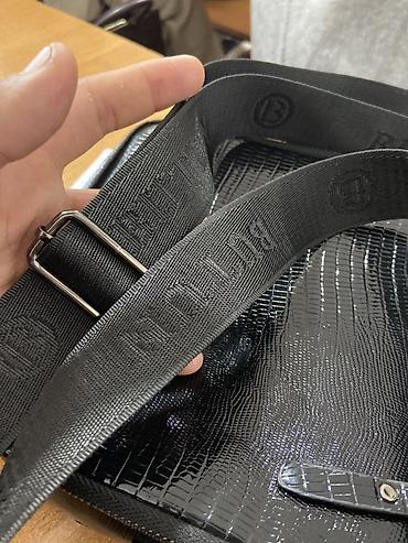 nike tech flece: Сумка через плечо Butun в черном цвете. Компактная вертикальная — 1
