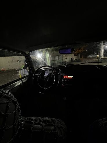 Moskviç: Salam bez kraska masindi bezi yerlerinde reng islenib zavod du mator — 2