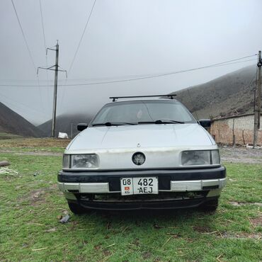 Транспорт: Volkswagen Passat: 1990 г., 1.8 л, Механика, Газ, Седан