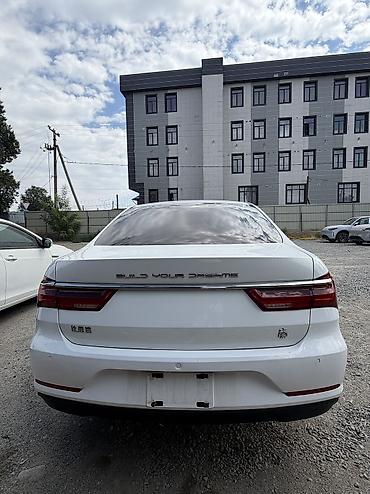 ayon s: BYD Qin: 2023 г., Робот, Седан — 4