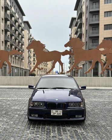 авто дешево купить: BMW 3 Series E36 sedan – dərin mavi rəngli, idman üslubunda tüninq