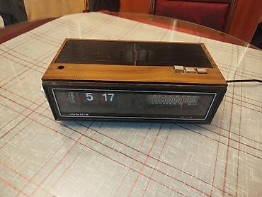 Satovi za kuću: Retro stari radio Junior flip budilnik vintage. Nepoznato stanje — 11