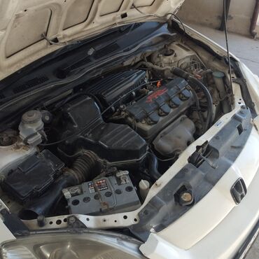 Другие автомобили: Белый 5‑дверный хэтчбек. Основные особенности по фото: - Кузов — 7