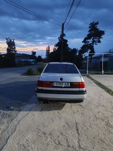 продаю венто: Volkswagen Vento: 1995 г., 1.8 л, Механика, Бензин, Седан
