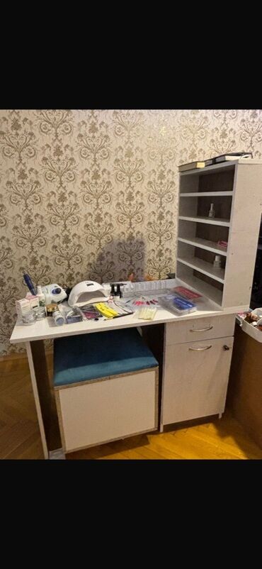 boya aparatı: Manikür üçün masa, Güzgüsüz