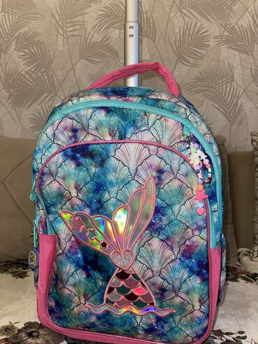 Çantalar: Mektebli çantasi ve yemek çantasi. Dest sekilde satilir. Sentyabrda — 4
