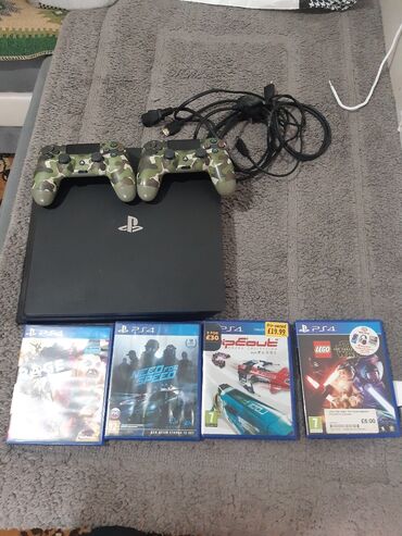 sony play: Игровая консоль PlayStation 4 в комплекте с двумя контроллерами в