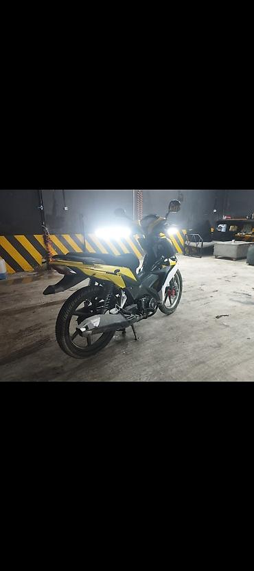 elektrik skuterlər: Məhsul: Sarı-qara rəngli skuter tipli motosiklet Təsvir: - Idman — 7