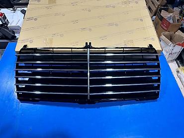 mercedes ayaqaltı: Mercedes abirsofka içlikləri radiator barmaqlığı 190 124 202 210 203 — 1