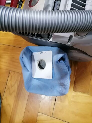 Klasični usisivači: Usisivač Samsung 1600w sa platnenom vrećom
Ispravan dobar
 Mirjevo — 14