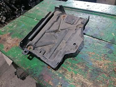auto punjac: Nosači akumulatora – Fiat Grande Punto Opis: - Plastična baza/nosač — 1