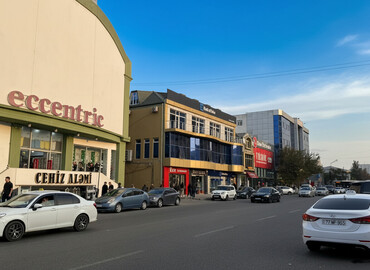 Mağazalar: Bakıxanovun ən işlək yerində — Razin talkuçkasının qarşısında obyekt — 1