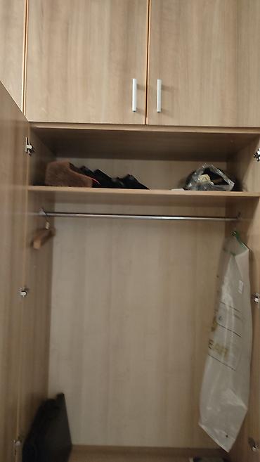 Шифоньеры, шкафы для одежды: Продается встроенный шкаф очень вместительный и удобный.Очень много — 6