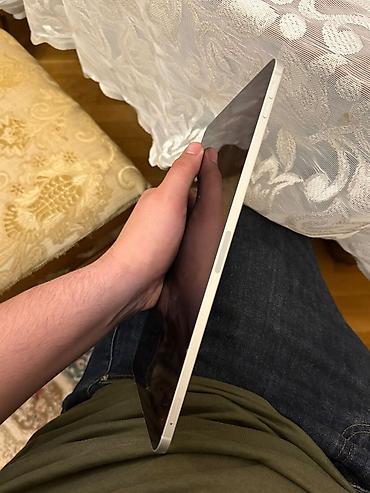 Apple iPad: Apple iPad Pro + Magic Keyboard - Model: iPad Pro (USB‑C/Thunderbolt — 2