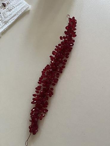 muncuqdan aksesuarlar: Qırmızı büllur muncuqlu saç aksesuarı (diadem/baş bəzəyi) 1 dəfə — 3