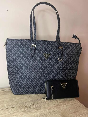 Torbe: Guess ❤️
Novčanik:
Cena 1750 din. +ptt 📌
Torbica:
Cena 2900 din +ptt 📌 — 13